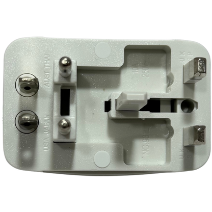 Adaptador Universal de Enchufe EVL EV-T01 – Conecta Equipos Internacionales a Tomas 110V